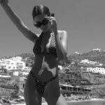 Emily Ratajkowski Sexy (9 Pics + GIF & Video)