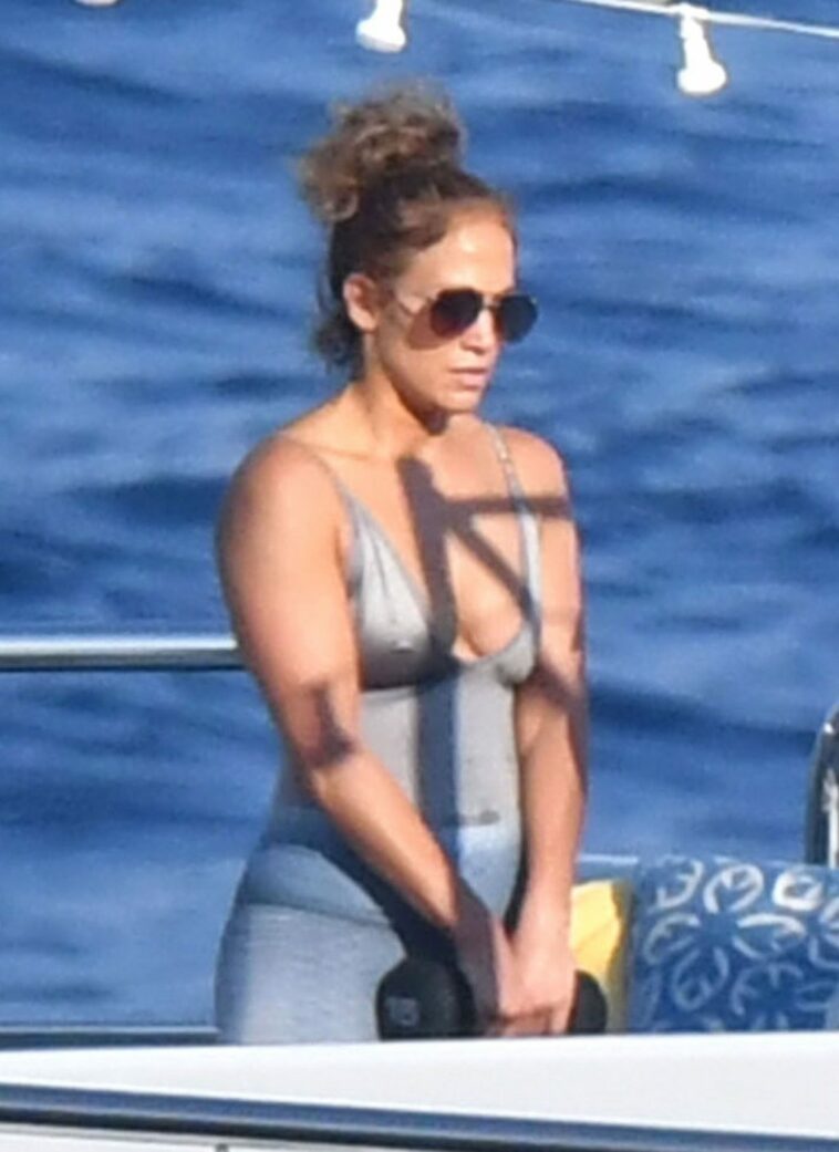 Jennifer Lopez Sexy (101 Photos)