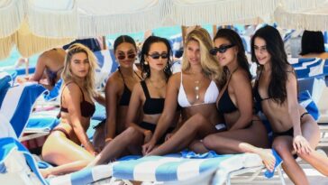 Natasha Oakley, Devin Brugman, Tess Jantschek, etc Sexy (34 Photos)