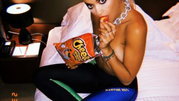 Rita Ora Topless (3 Pics)