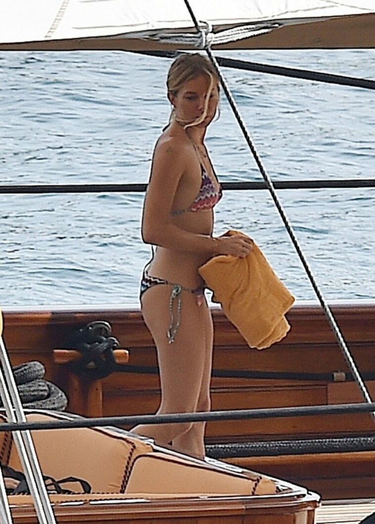 Sienna Miller Sexy (53 Photos)