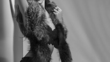 Amberleigh West Sexy & Topless (17 Photos)