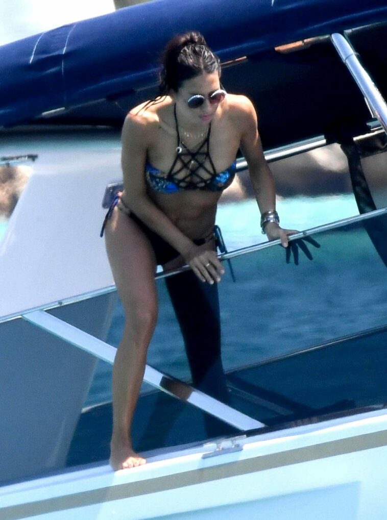 Elisabetta Gregoraci Sexy (20 Photos)