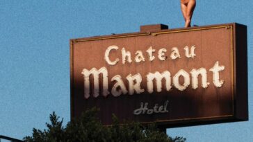 Elizabeth Elam Nude (4 Photos)