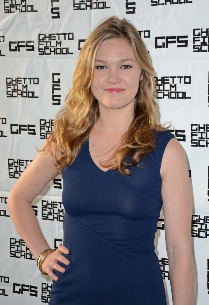 Julia Stiles Nude & Sexy (92 Photos)