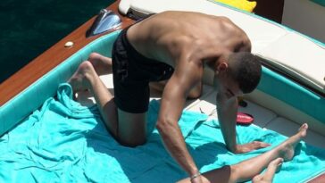 Kourtney Kardashian Sexy (107 Photos)