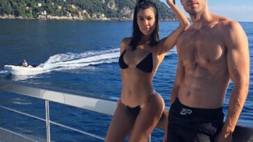 Kourtney Kardashian Sexy (54 Photos + GIFs)