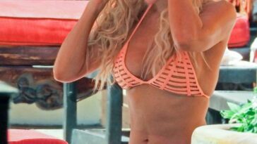 Nicky Whelan Sexy (9 Hot Photos)