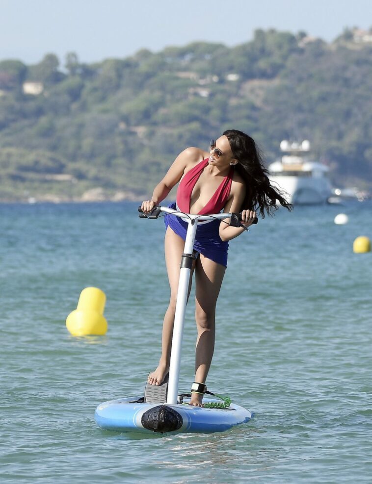 Retha Lethoko Sexy (49 Photos)