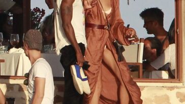 Shanina Shaik Sexy (17 Photos)