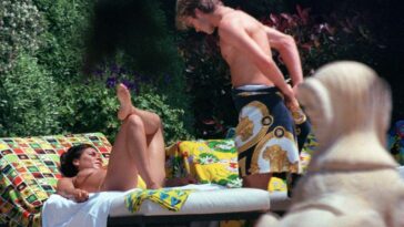 Victoria Beckham Topless (8 Photos)