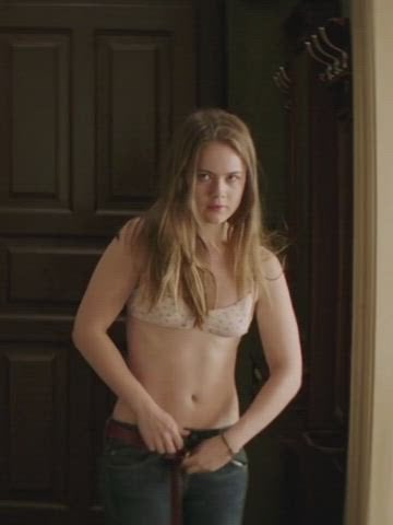 Hera Hilmar Queen Maghra Forced To Strip An Ordinary Man Nude Celebs