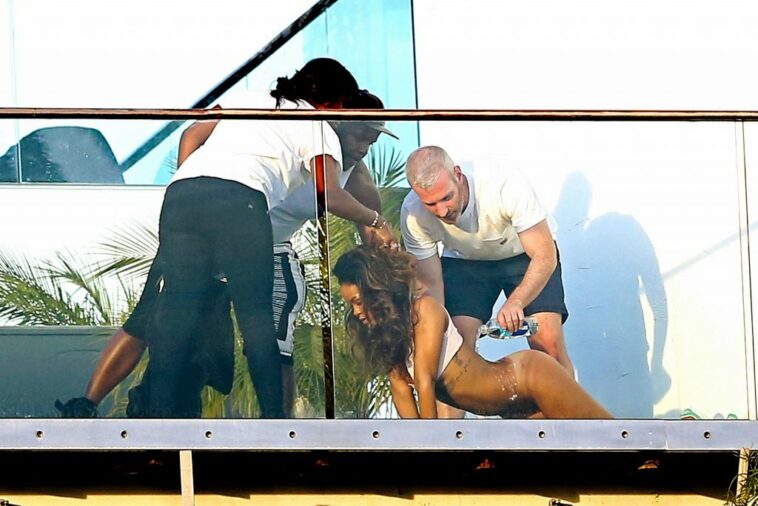 Rihanna Nude & Sexy (23 Photos)