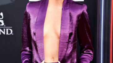 Alyson Stoner Braless (7 Photos)