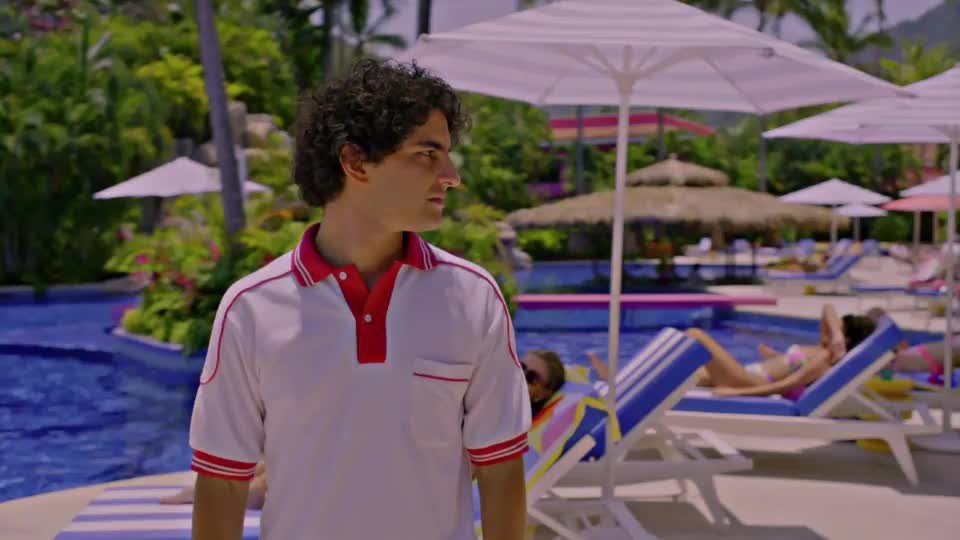 Eliana Jones in Acapulco S1E6 2021