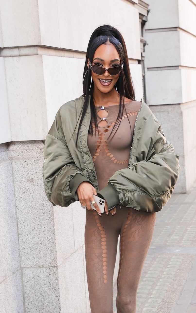 Jourdan Dunn Pokies 2 Photos