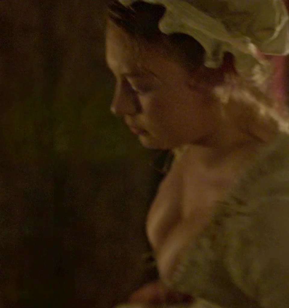 Mia Threapleton Kate Winslets daughter in Dangerous Liaisons S1E1 2022