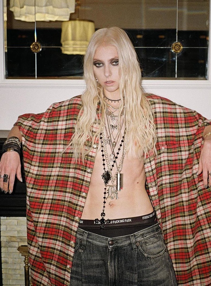 Taylor Momsen Sexy 2 Photos