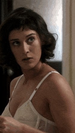 Lizzy Caplan