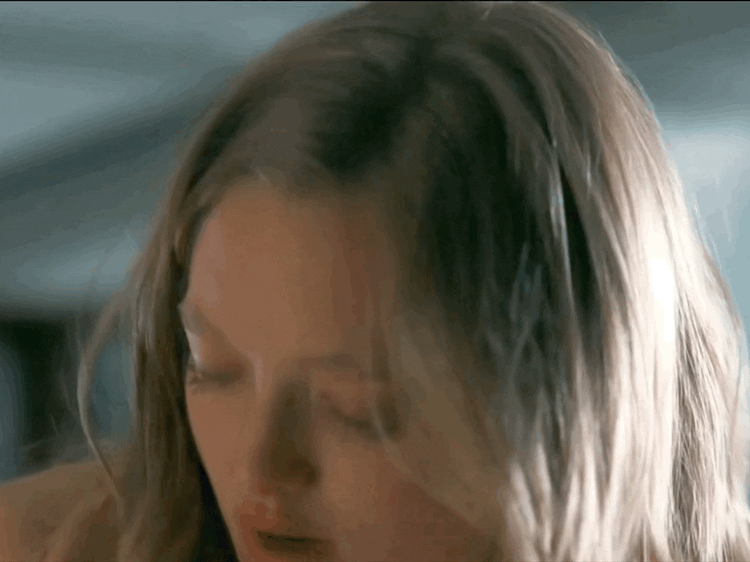 Amanda Seyfried and Juliana Moore glorious lesbian plot from Chloe