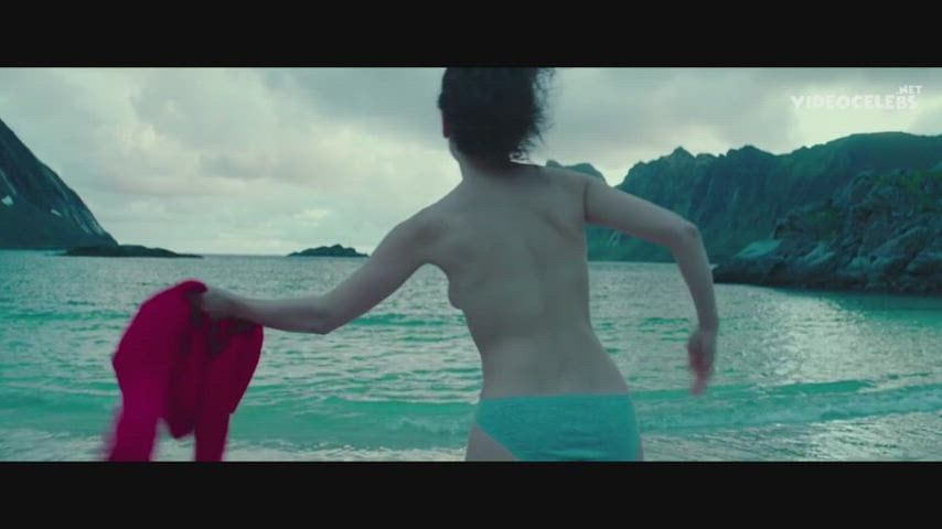 Jenny Slate running into the sea naked in The Sunlit