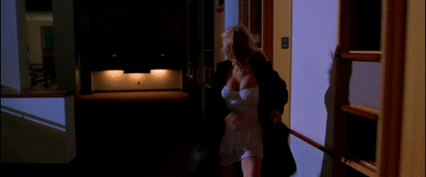 Tara Reid and her bouncing tits in Urban Legend 1998