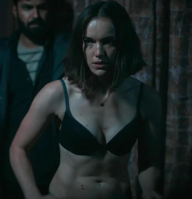 Elizabeth Henstridge