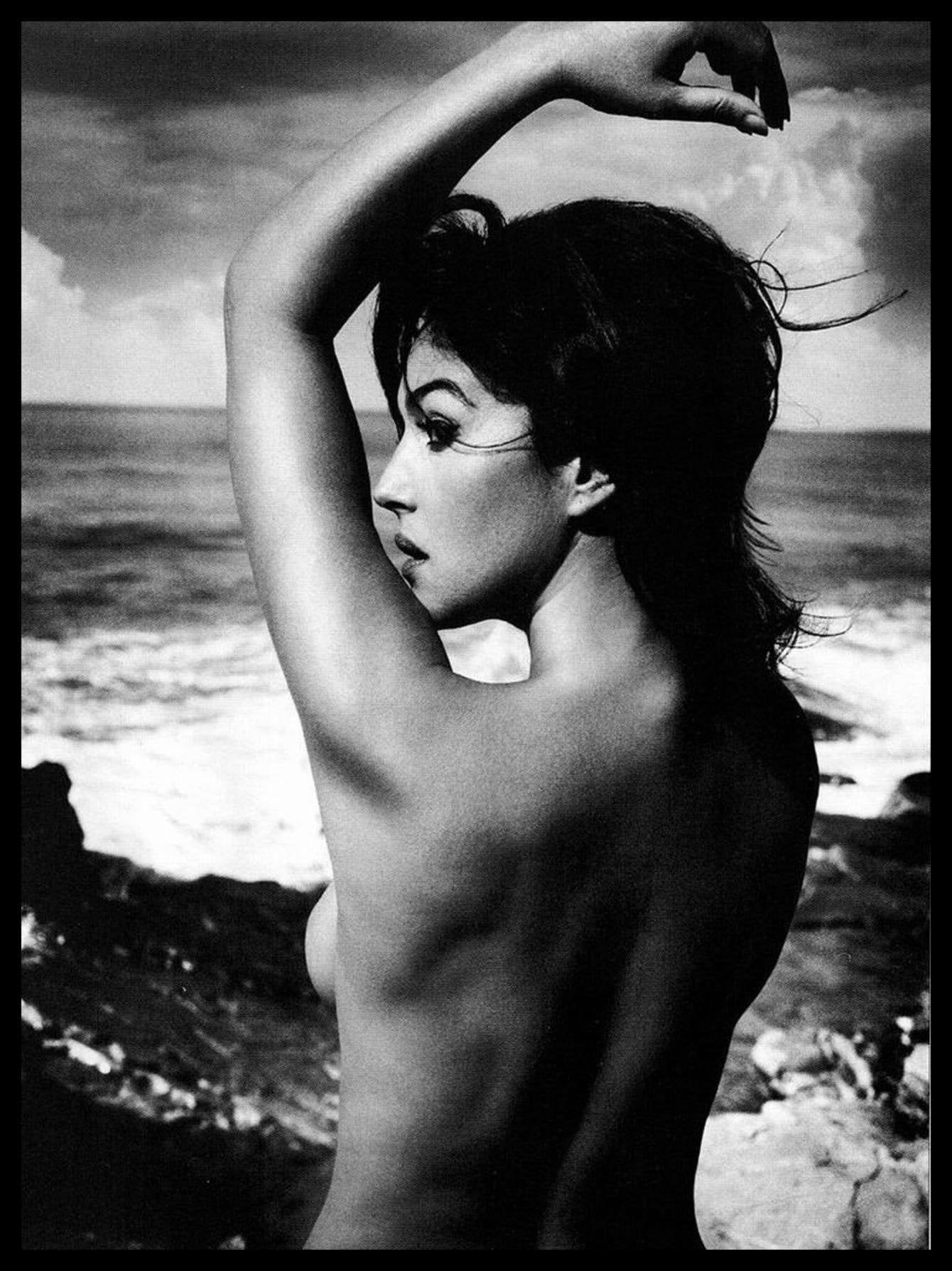 Monica Bellucci bampw beach.jpg