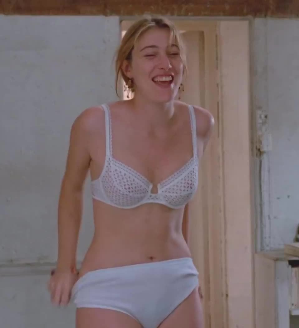 Valeria Bruni Tedeschi Full frontal French plot reveal in