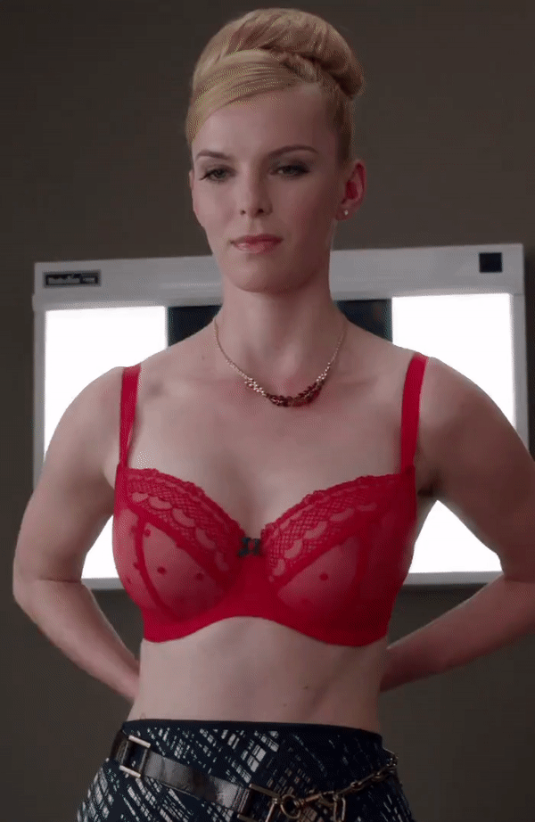 Betty Gilpin in Nurse Jackie.gif
