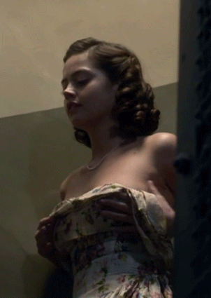 Jenna Coleman.gif