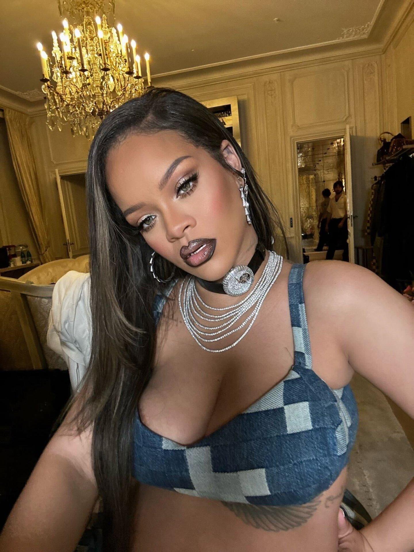 Rihanna Nude OnlyFans Leaks 5