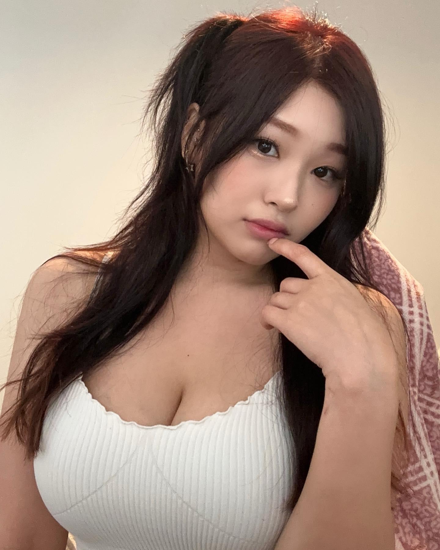 Aikuros / Hyoon Nude OnlyFans Leaks 4