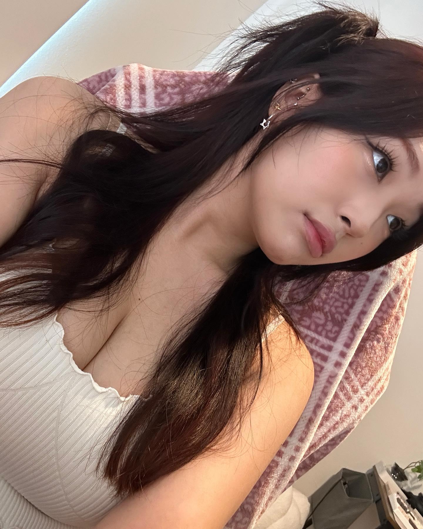 Aikuros / Hyoon Nude OnlyFans Leaks 5