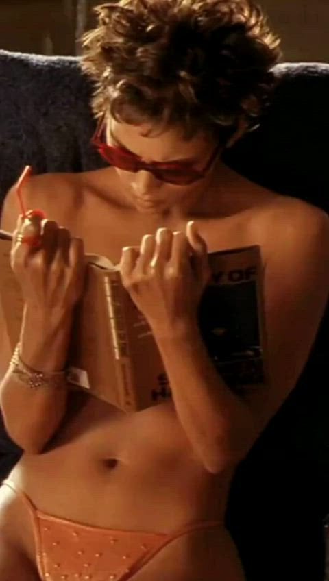 Halle Berry Swordfish 2001.jpg