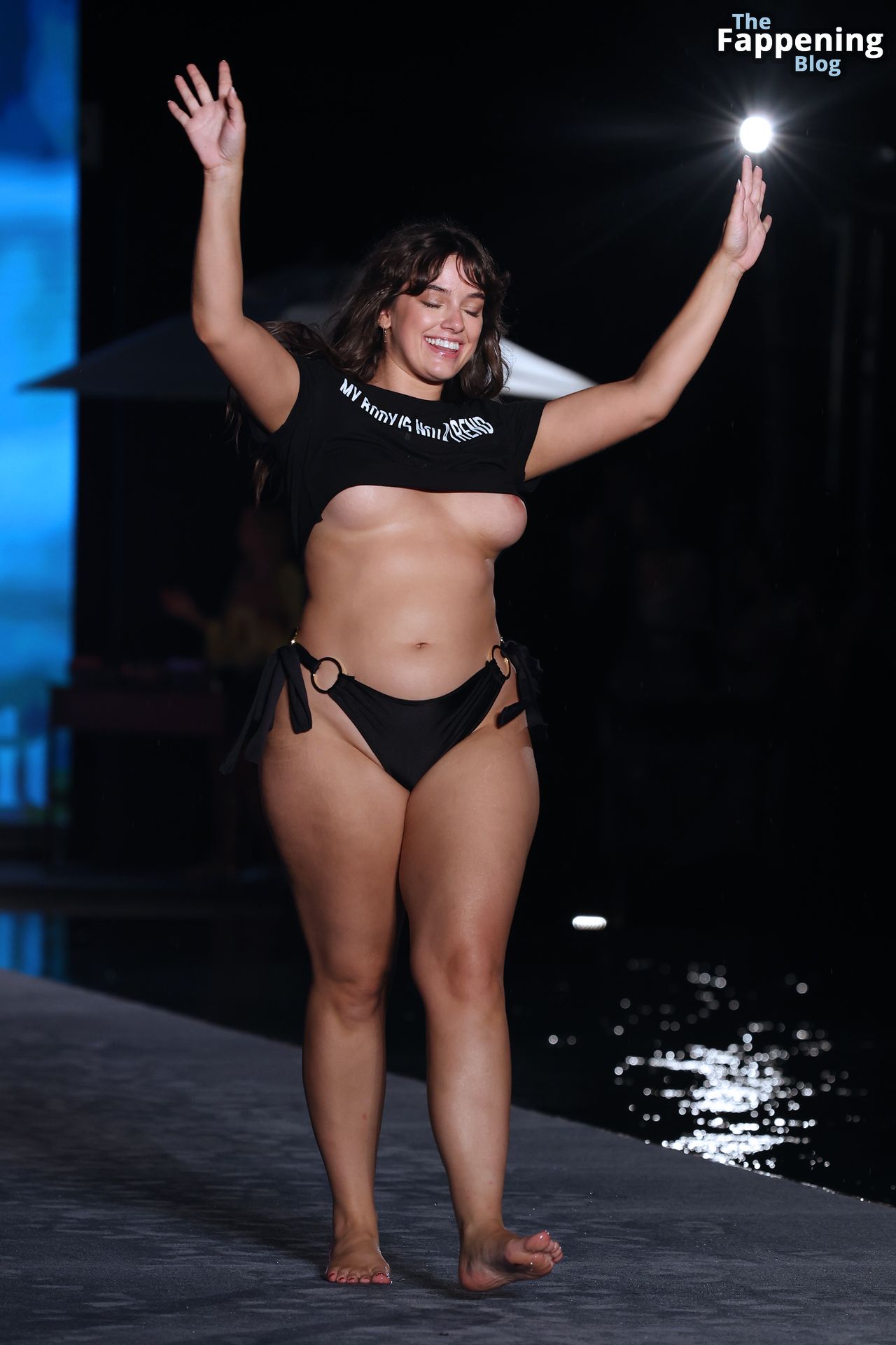 Sixtine Flashes Her Nude Boobs During Sports Illustrated Swimsuit Show.jpg