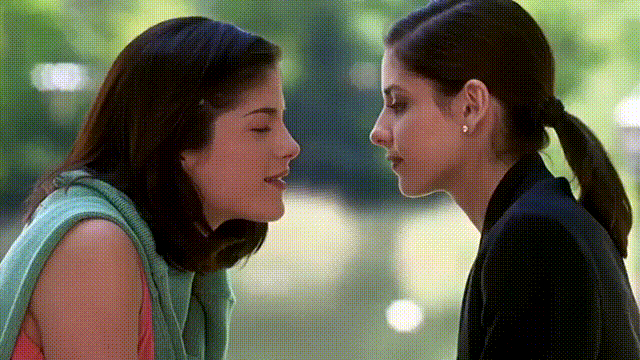 The kiss performed by Sarah Michelle Gellar and Selma.gif
