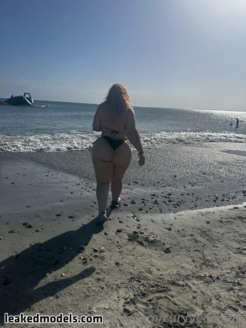 Curvycoochie Nude 12