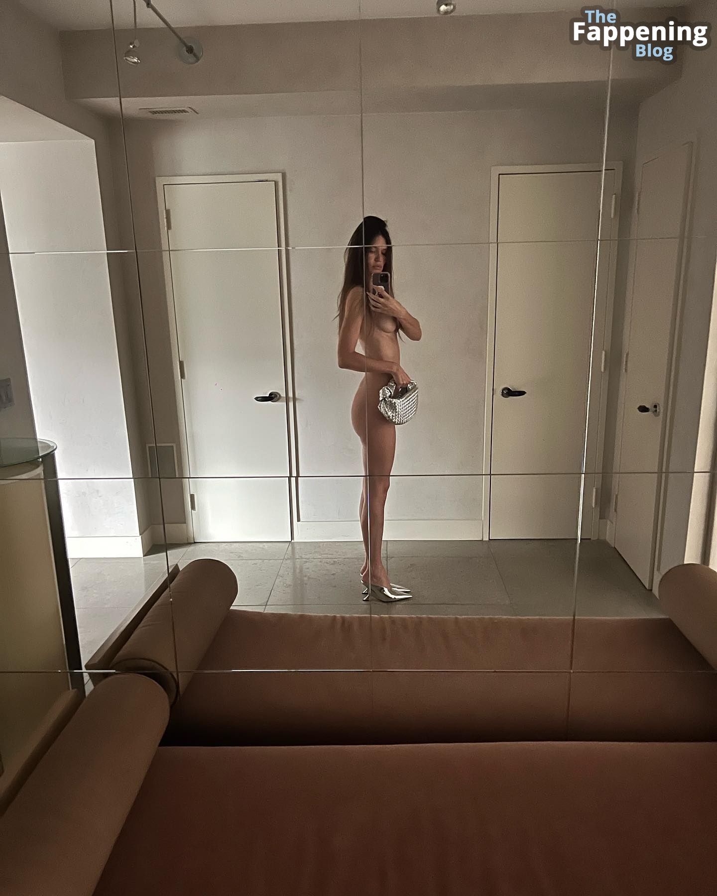 Bianca Balti Takes Naked Selfies 4 Photos.jpg