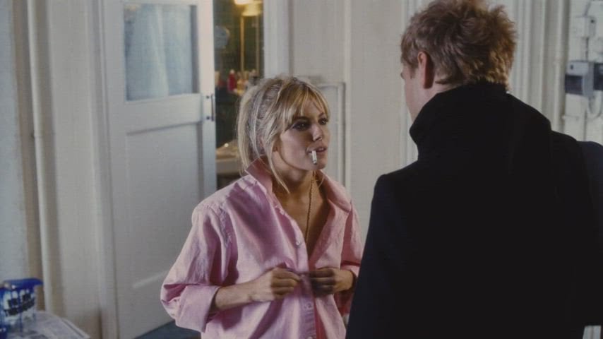 Sienna Millers perky little front and rear plots in Alfie.jpg