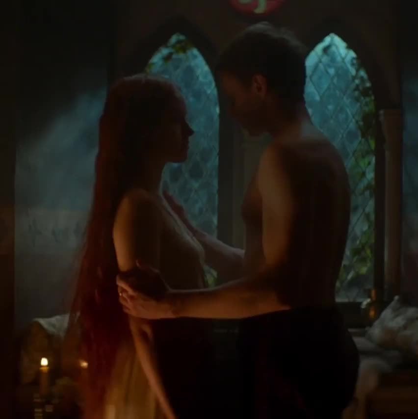 Daisy Ridley make out scenes in Ophelia.jpg