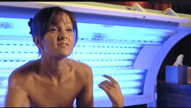 Chelan Simmons amp Crystal Lowe Final Destination 3.gif