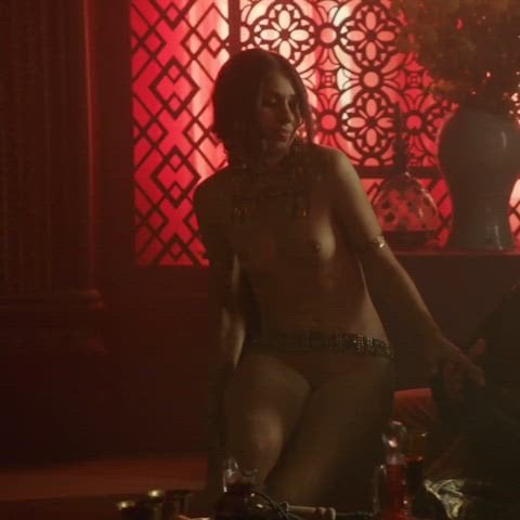 Sahara Knite in Game of Thrones S02E01ampE02 2012.jpg