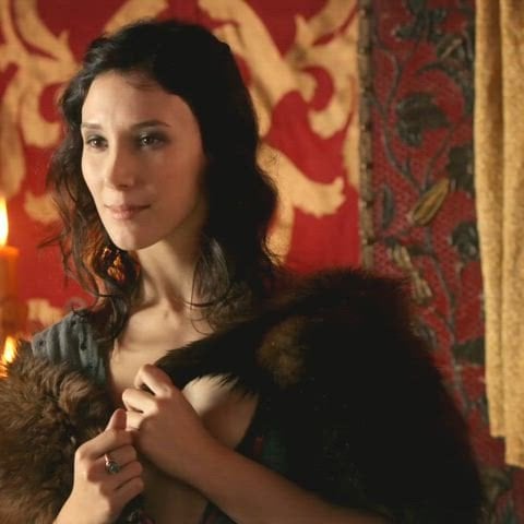 Sibel Kekilli in Game of Thrones S01E09 2011.jpg