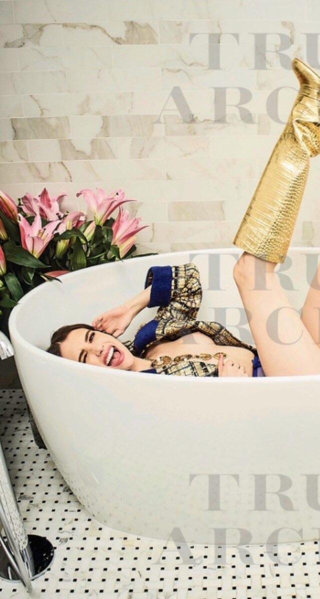 Emma Roberts.jpg