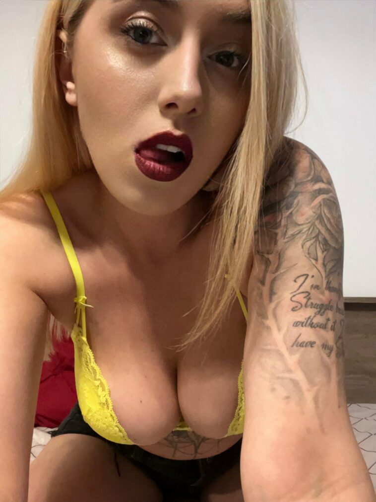 goddess-blaze Nude OnlyFans Leaks 1