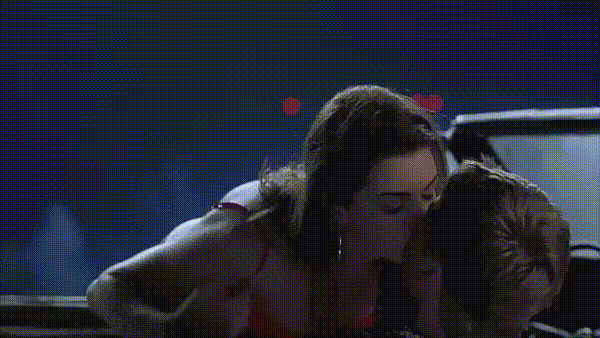 Anne Hathaway.gif