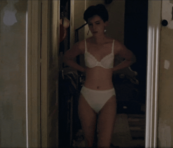 Kate Beckinsale revealing the plot of Uncovered 1993 in a.gif