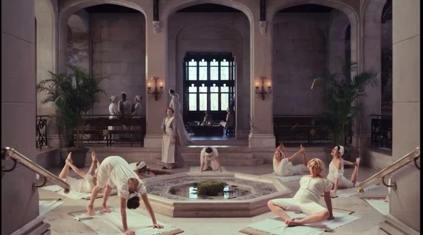 Hailee Steinfeld in Dickinson 2021.jpg