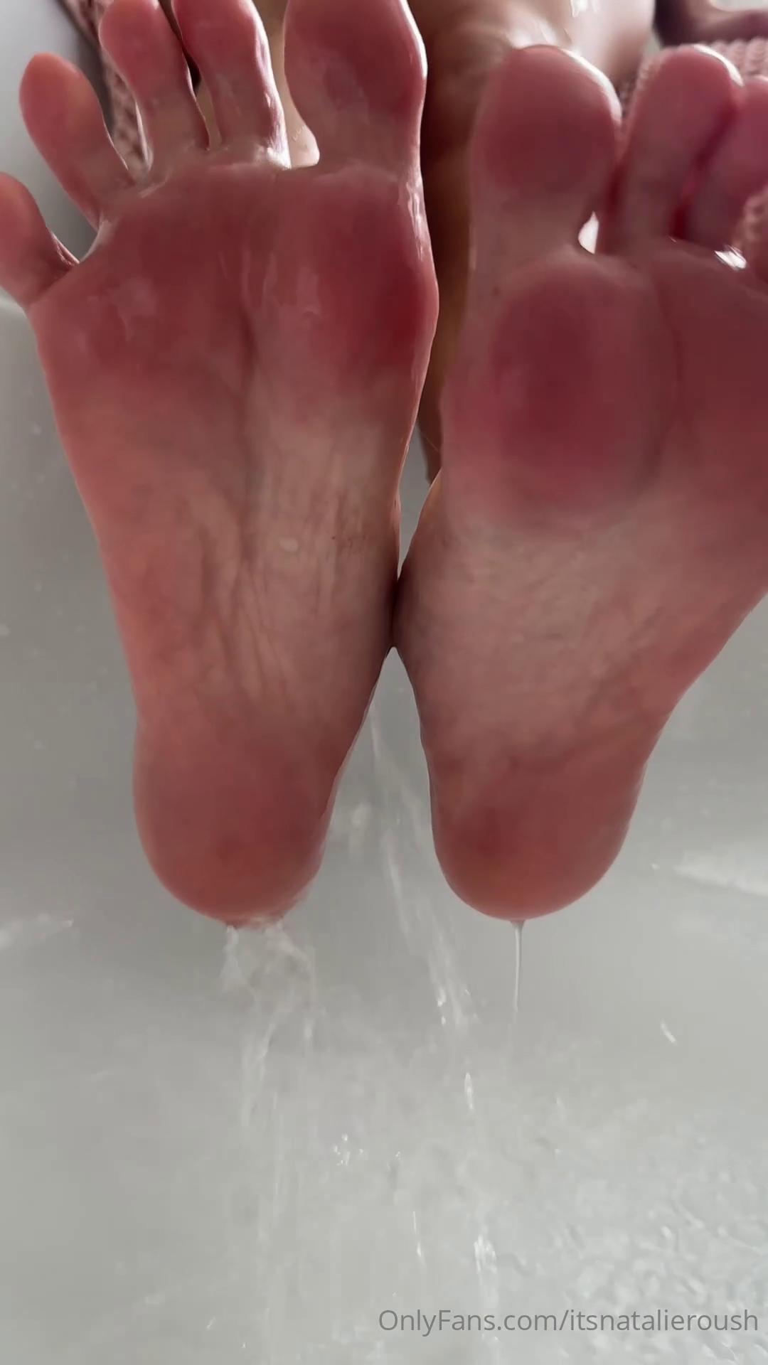 Natalie Roush Wet Feet Cleaning PPV Onlyfans Video Leaked –.jpg